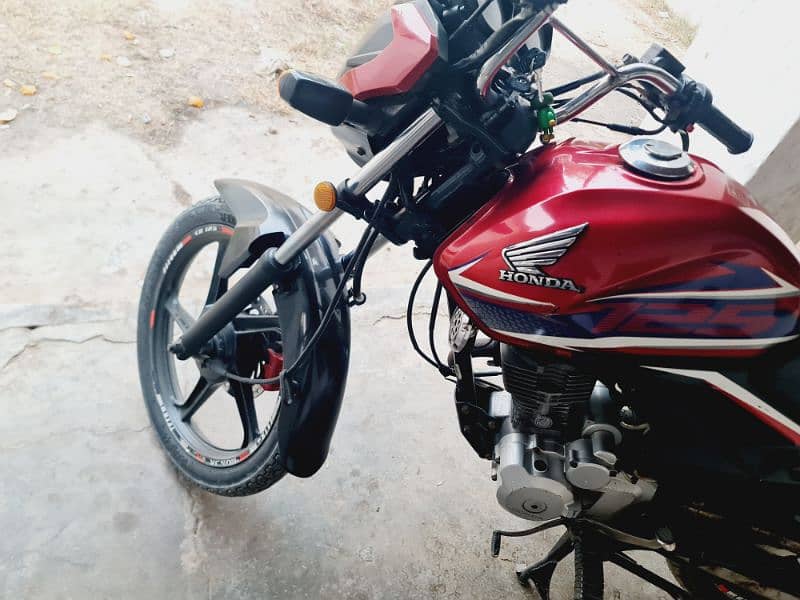 HONDA CB 125 F MODEL 2021 REG KARACHI GENIUN CONDITION URGENT SALE 5