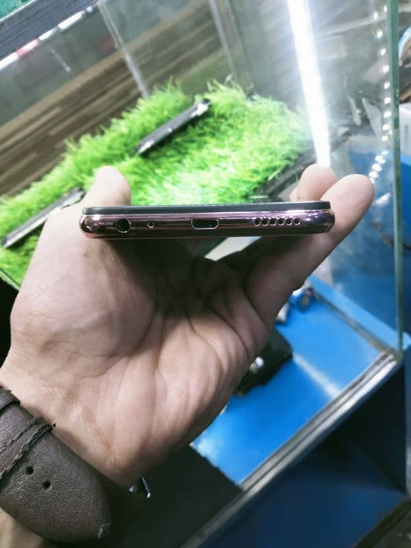 vivo y17 with box 3