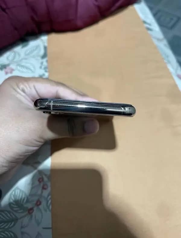 iphone xs 64gb Pta approved 5