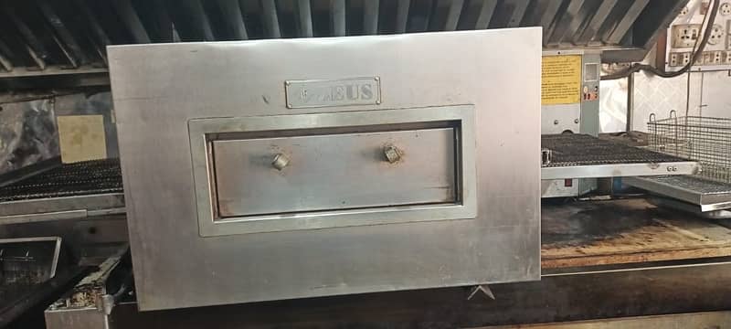 pizza conveyer like new condition 3