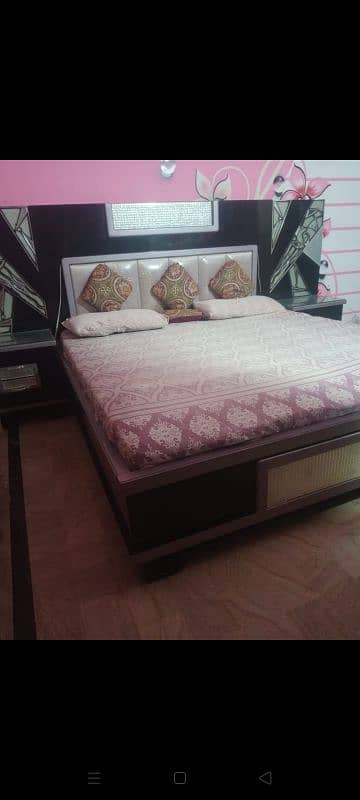 King size bed 1