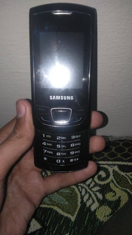 Samsung gt-e2550 slide mobile 1