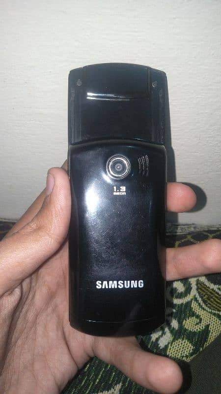 Samsung gt-e2550 slide mobile 2