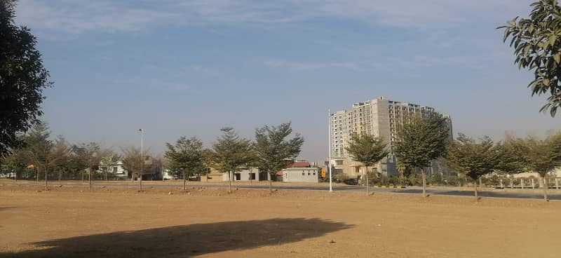 SPECIAL PLOT 26 MARLA BOULEVARD BACK OPEN SOLID LAND READY TO CONSTRUCT IN BLOCK D 5