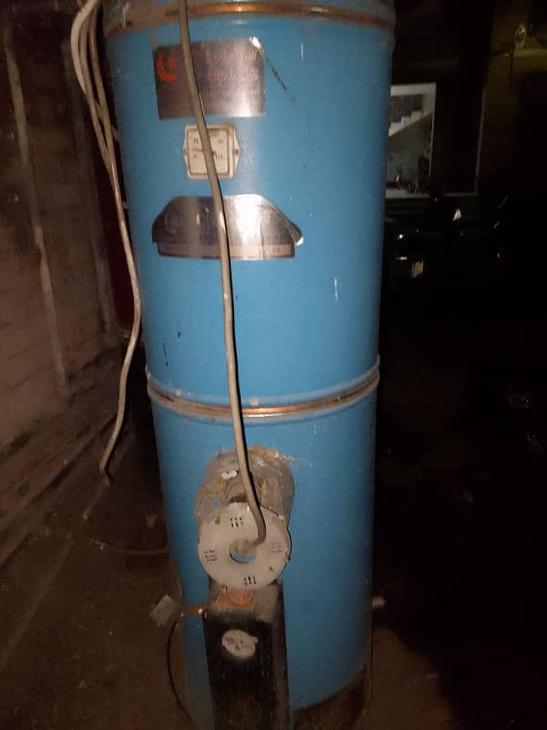 instan water gas and electric gyser 10/9.20litter 1