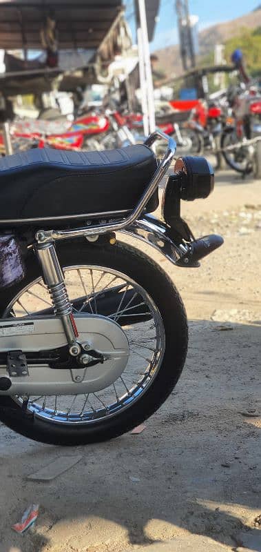 Honda cg 125 lush condition full ok bike hai koi fault nhi hai 2