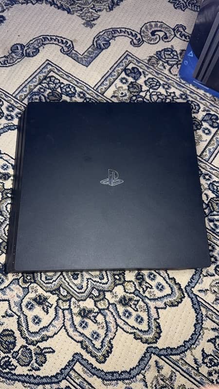 PS4 PRO 1TB CONSOLE + logitech g29 steering wheel 3