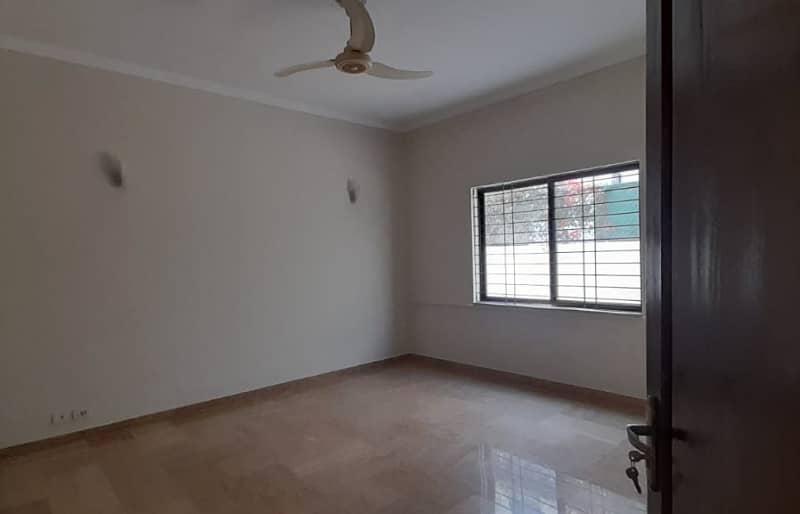 1 Kanal Full House Available Rent In DHA Phase 3 Lahore 3