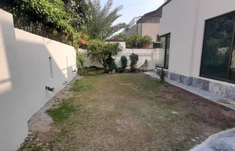 1 Kanal Full House Available Rent In DHA Phase 3 Lahore 4