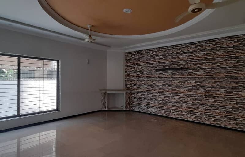 1 Kanal Full House Available Rent In DHA Phase 3 Lahore 6