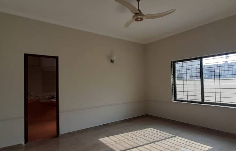 1 Kanal Full House Available Rent In DHA Phase 3 Lahore 12