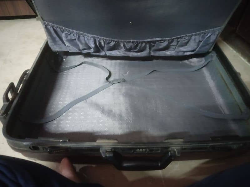 suitcase 0