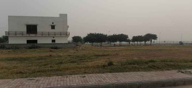 1 KANAL BEAUTIFUL RESIDENTIAL PLOT AVAILABLE FOR SALE IN BAHRIA CLUB CUTY 0