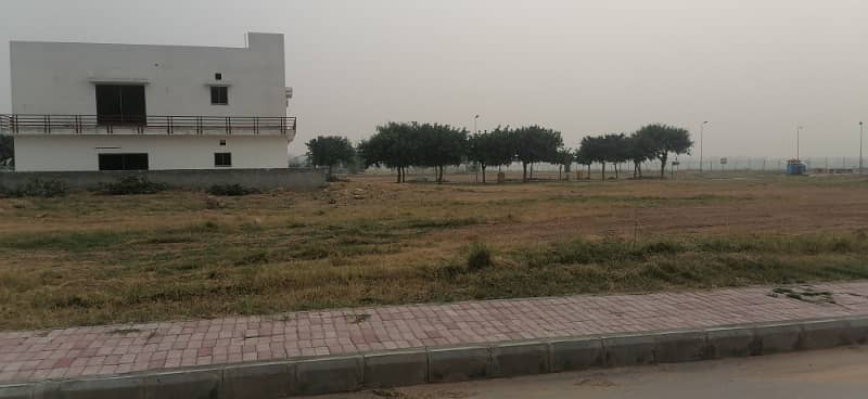 1 KANAL BEAUTIFUL RESIDENTIAL PLOT AVAILABLE FOR SALE IN BAHRIA CLUB CUTY 7