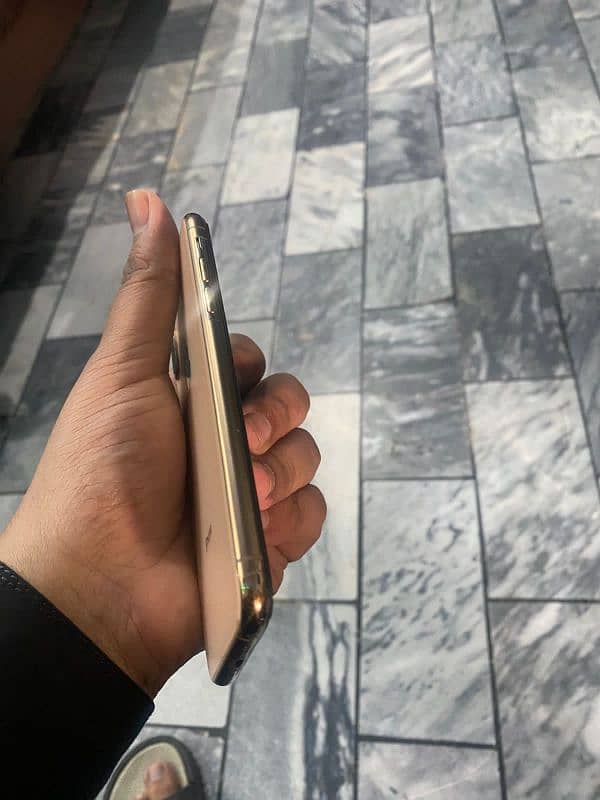 i phone Xs Non PTA 10/10 Condition Non waterpack 2