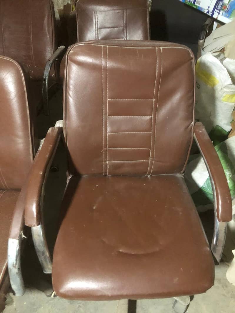 Selling Office table and Chairs 3