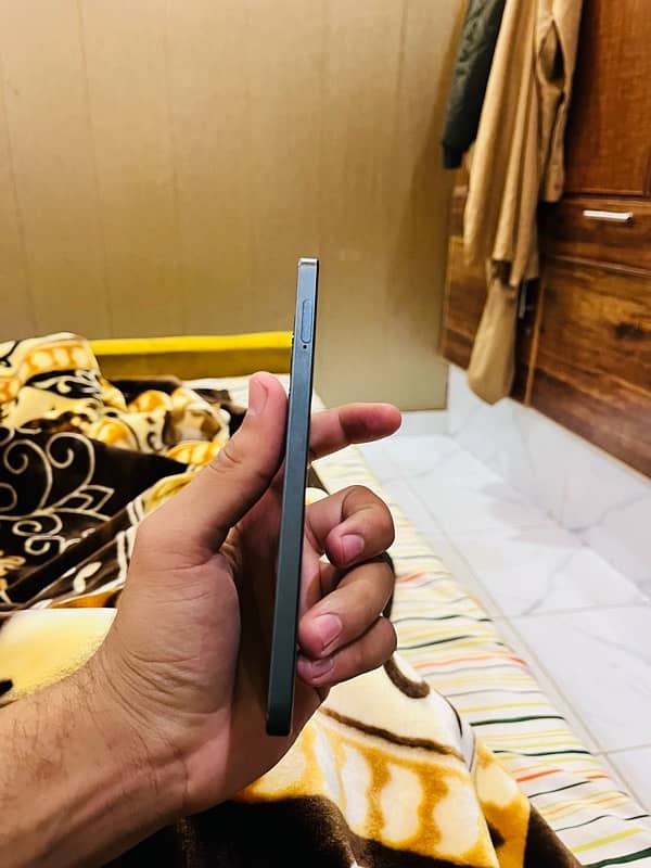 Oppo Reno 11f 4