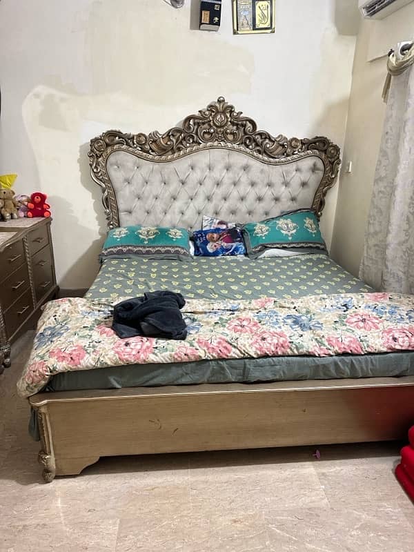 king size bed set good quality and very good Condition 0