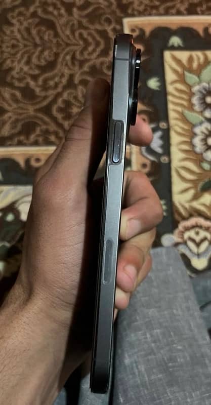 iPhone 13 Pro Max 256gb Jv black color sirf waterproof nhi hy 1