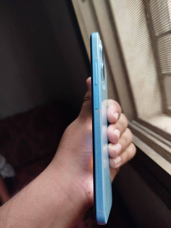 I am selling Redmi note 12 8gb vs 128 GB condition 10 by 10 ha 2