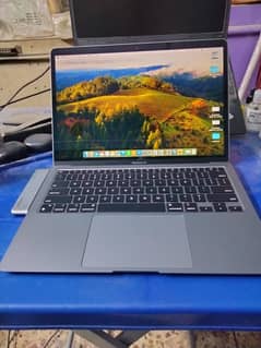 MacBook Air Apple M1 Chip 8GB RAM 256GB SSD USB Type C