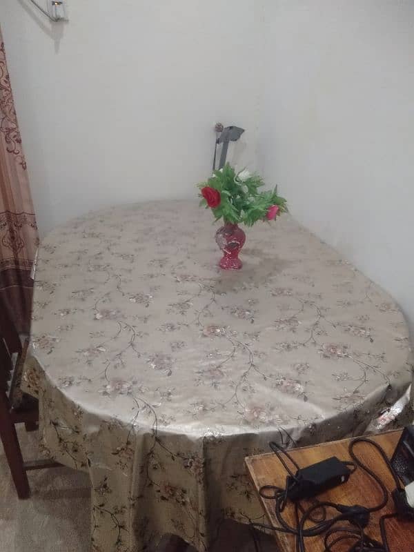 Dining table 0