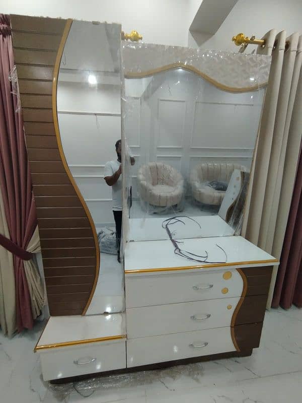 Dressing Table (4 drawers & 1 accessory cupboard) 4