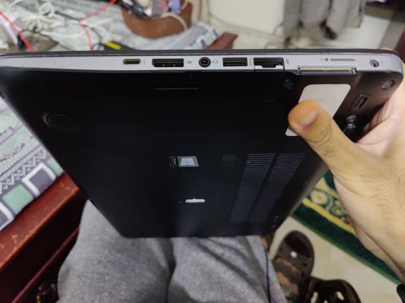 selling hp elitebook 840 G3 8gb ram 512gb ssd 4