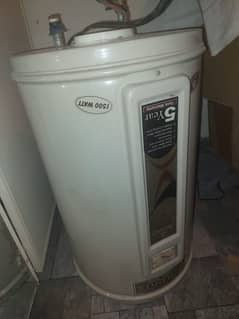 i-zone Electric Geyser is slightly used but in perfect condition