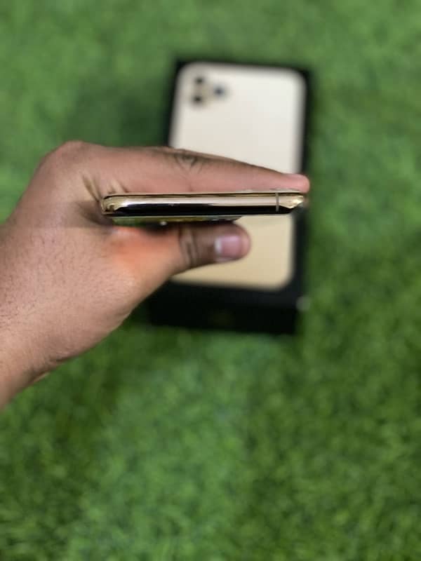 iPhone 11 promax  dual physical pta approved 6