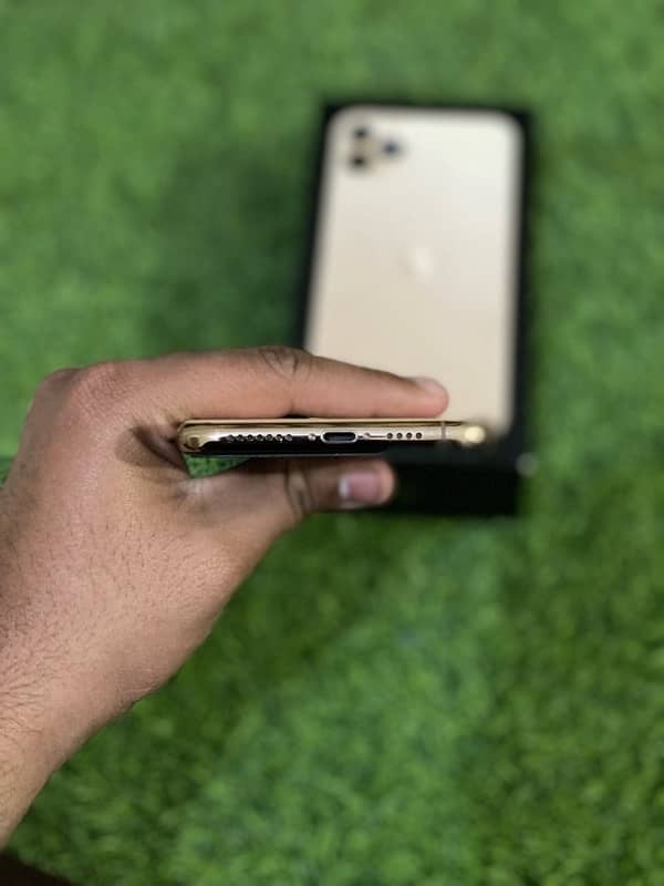 iPhone 11 promax  dual physical pta approved 7