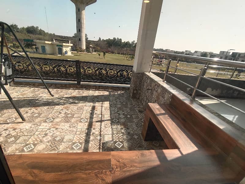 5.33 Marla Facing Park House For Sale In Eastern Block Bahria Orchard Lahore 3