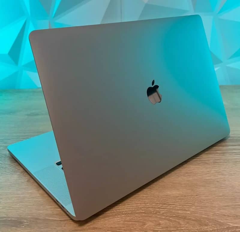 Macbook pro 16" - Total Lush - Only used for 5 months 3