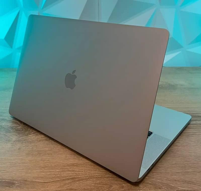 Macbook pro 16" - Total Lush - Only used for 5 months 4