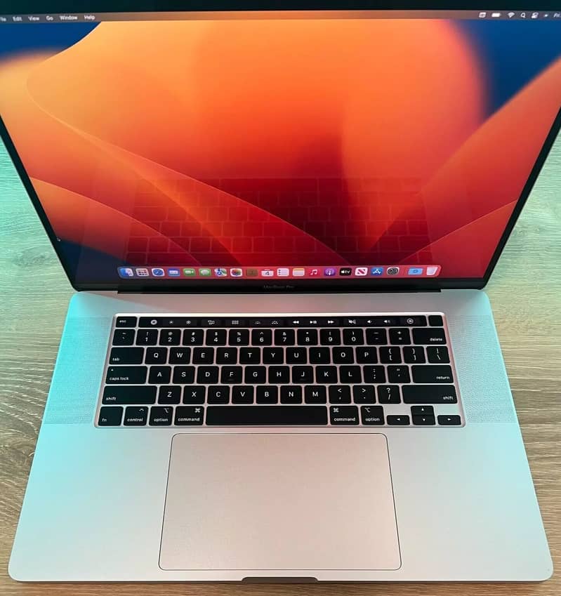 Macbook pro 16" - Total Lush - Only used for 5 months 6