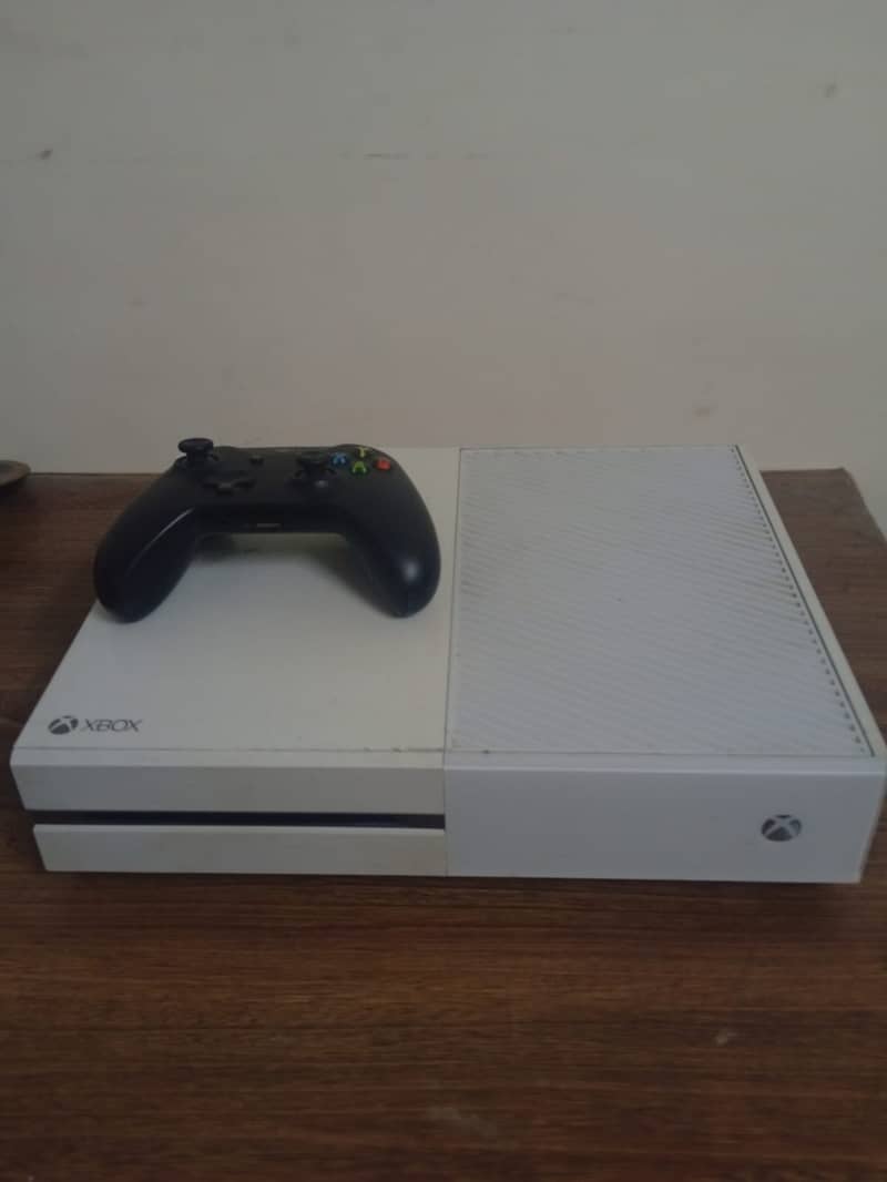 Xbox One (500gb) Rare White Colour 10/10 Condition 0