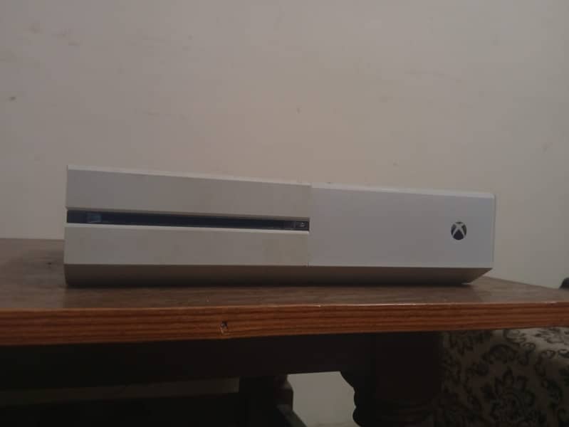 Xbox One (500gb) Rare White Colour 10/10 Condition 2