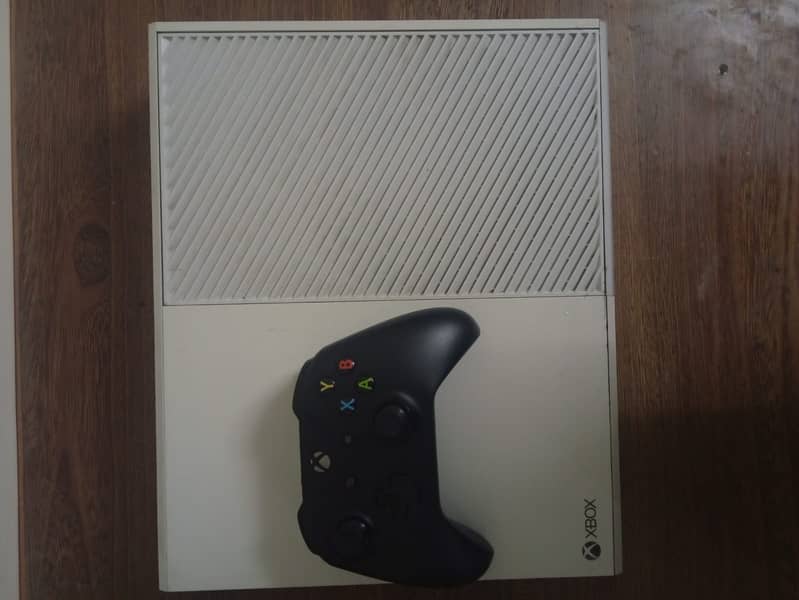 Xbox One (500gb) Rare White Colour 10/10 Condition 4