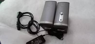 Multimedia speaker