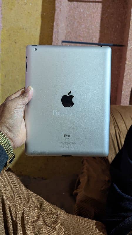 apple iPad 16gh rame ful lush condition with original charge 0