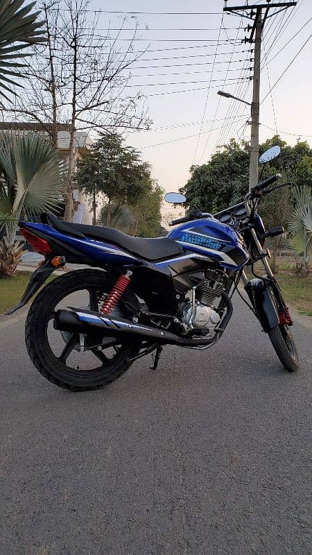 Honda CB 125F 4