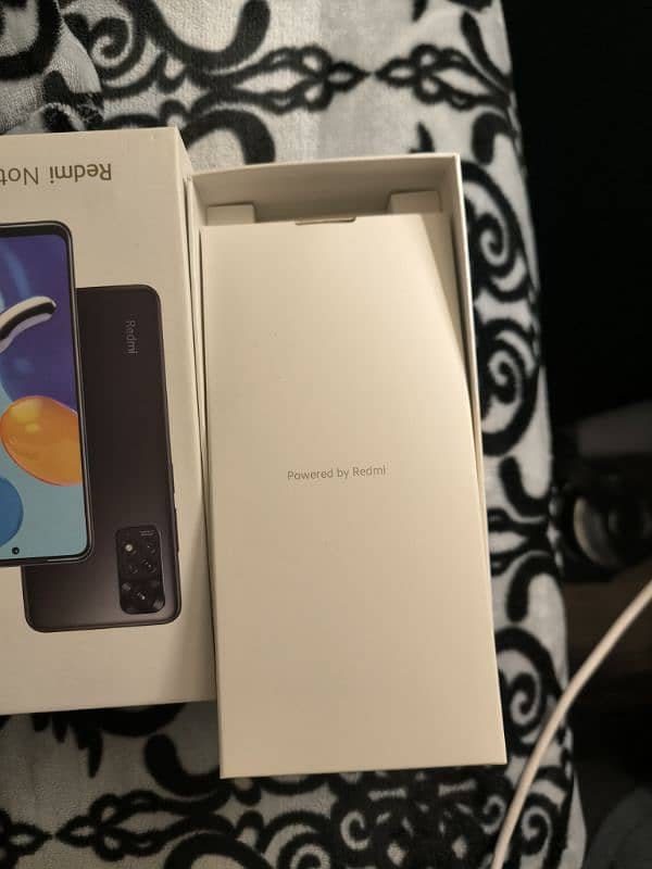 Redmi note 11 pta approved for sale 4/128 graphite grey box and phone 2