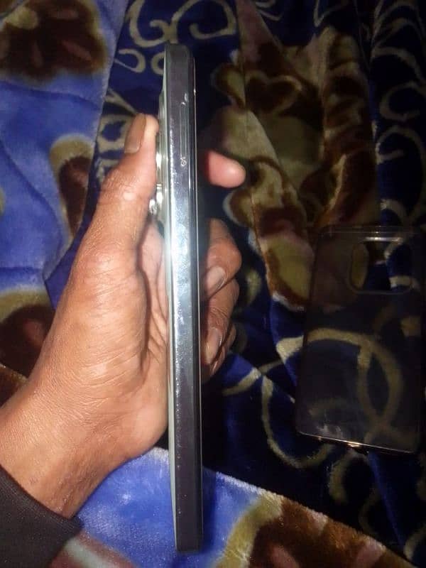 Tecno spark 20 pro 8 256 ram ha 10/10 condition ha jis bahi ne Lena ha 3