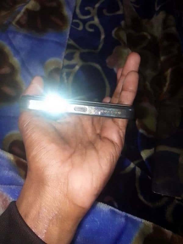 Tecno spark 20 pro 8 256 ram ha 10/10 condition ha jis bahi ne Lena ha 5