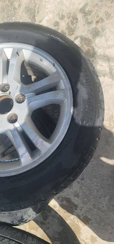 Alloy Wheel with Tyres 3