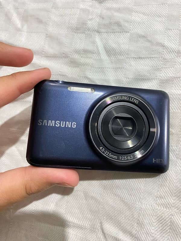 Samsung ES95 Digital Camera 1