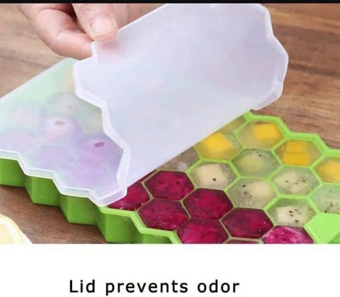 Ice Cube Molds With Lid Flexible Tray. 1