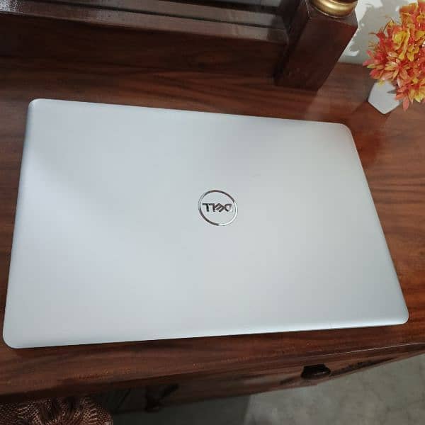 Dell Inspiron 5584 - core i5 8th generation 3