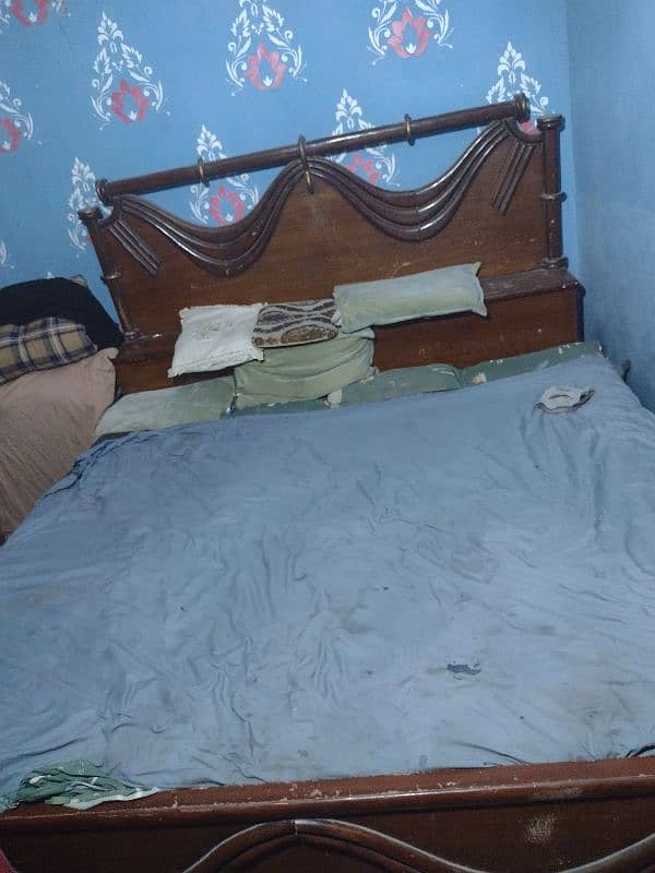 6000 RS king size bed without matress 0