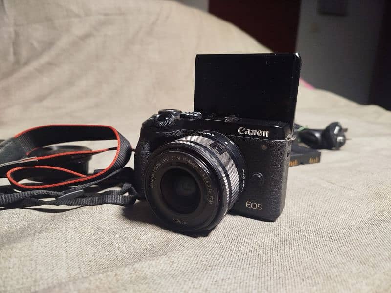 Canon M6 Mark 2 Kit lens + 50 mm 1.8 12